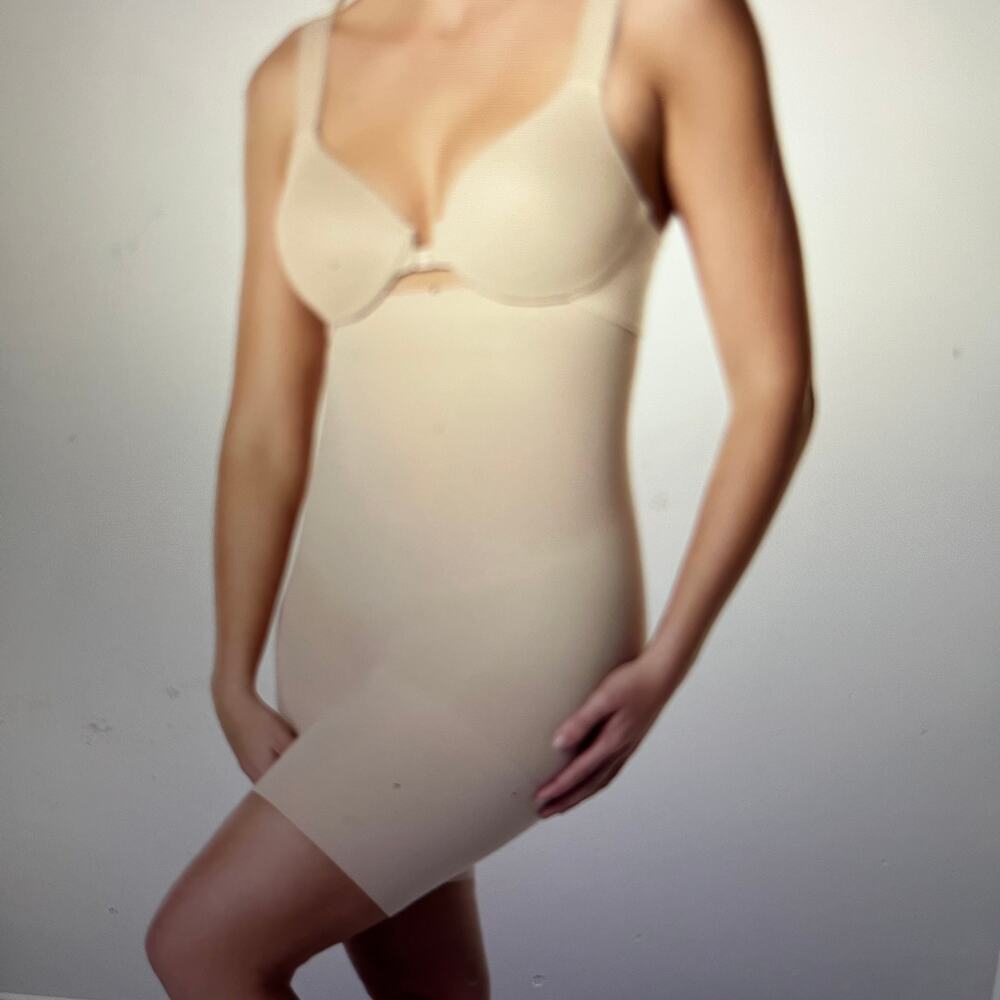 SPANX High Waisted Mid-Thigh Compression Shapewear Shorts Size L